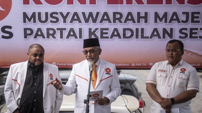 Majelis Syuro PKS meminta kadernya menjalin komunikasi dengan partai politik Koalisi Indonesia Maju (KIM) nan mengusung Prabowo Subianto di Pilpres 2024.