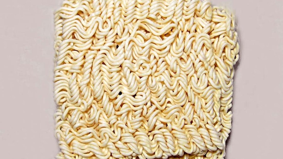 Mie Instan hingga Roti, Makanan 'Murah' yang Jadi Andalan Banyak Orang