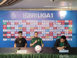 Liga 1: Keluhan Paul Munster Soal Wasit yang Terlalu Lama Cek VAR