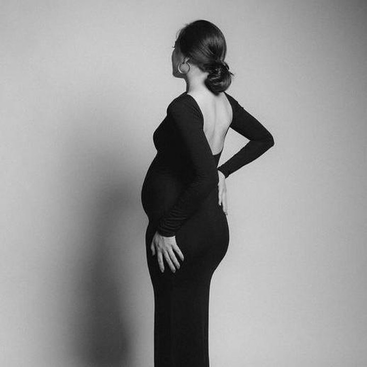 <p>Unggahan tersebut pun dibanjiri komentar netizen yang tidak sabar bertemu dengan anak pertama mereka, Bunda. "Awww onty gasabar liat ponakan onlinekuu," tulis akun <em>@amanda****.</em> "Udah enggak sabar nunggu <em>launching</em>-nya Prince J," tulis akun <em>@kurniamegawati****.</em> (Foto: Instagram@shanju)</p>