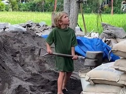 Arti Kocong, Julukan Bocah 'Tarzan' Asal Ukraina yang Pernah Viral di Bali