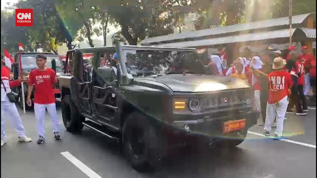 VIDEO: Kemeriahan Kirab Bendera Pusaka dan Teks Proklamasi di Monas