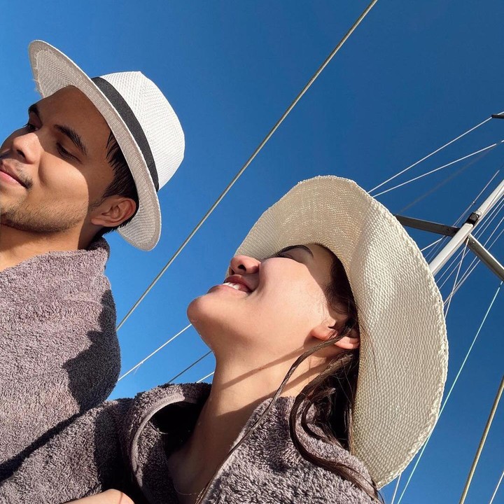 <p>Sejak pergi bulan madu, Aaliyah dan Thariq memang kerap membagikan momen romantis di media sosial. Keduanya benar-benar memanfaatkan waktu bersama sebelum kembali ke Tanah Air, Bunda. (Foto: Instagram @aaliyah.massaid/ @thariqhalilintar)</p>