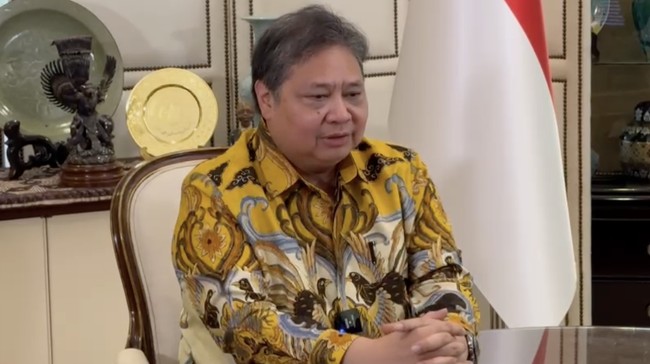 Ketum Golkar Airlangga Hartarto mengundurkan diri dari jabatannya per Sabtu 10 Agustus. Pengunduran dirinya tersebut menjadi pertanyaan sejumlah pihak.