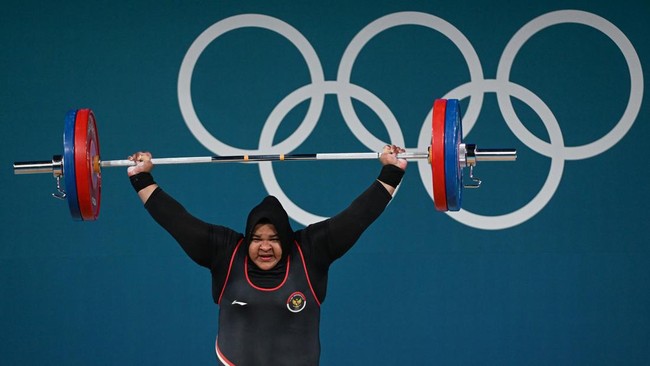 Atlet Angkat Berat Indonesia, Nurul Akmal, Raih Posisi ke-12 pada Olimpiade 2024