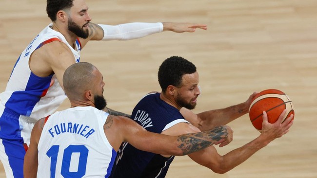Amerika Serikat sukses meraih medali emas cabor basket putra di Olimpiade Paris 2024 usai mengalahkan Prancis di final, Minggu (11/8) dini hari WIB.