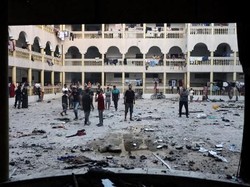 Warga Gaza Pakai Plastik Kumpulkan Potongan Tubuh Korban Serangan Israel