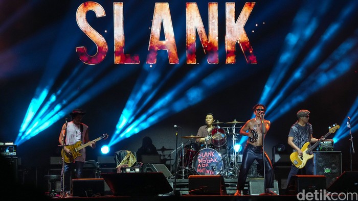 The 90's Festival 2024 digelar di Gambir Expo Kemayoran, Jakarta Pusat, pada 10-11 Agustus 2024. Slank juga memeriahkan festival tersebut.