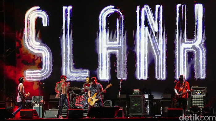 The 90's Festival 2024 digelar di Gambir Expo Kemayoran, Jakarta Pusat, pada 10-11 Agustus 2024. Slank juga memeriahkan festival tersebut.