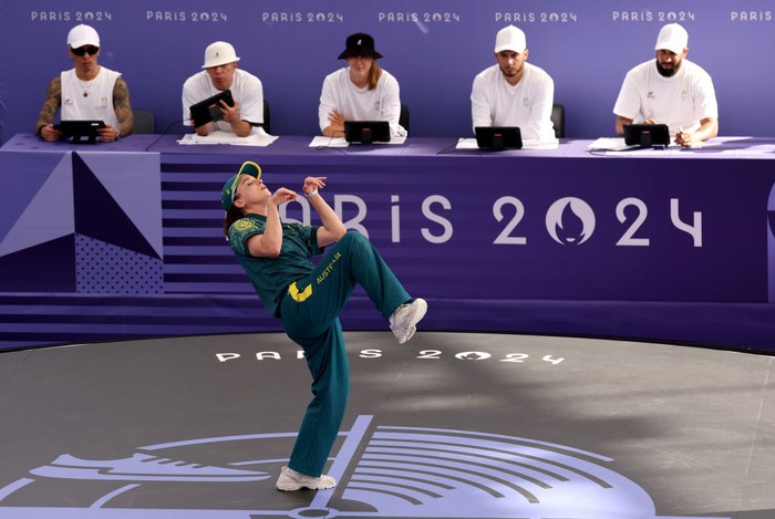 PARIS, FRANCE - AUGUST 09: B-Girl Raygun of Team Australia 
competes during the B-Girls Round Robin - Group B on day fourteen of the Olympic Games Paris 2024 at Place de la Concorde on August 09, 2024 in Paris, France. (Photo by Ezra Shaw/Getty Images)