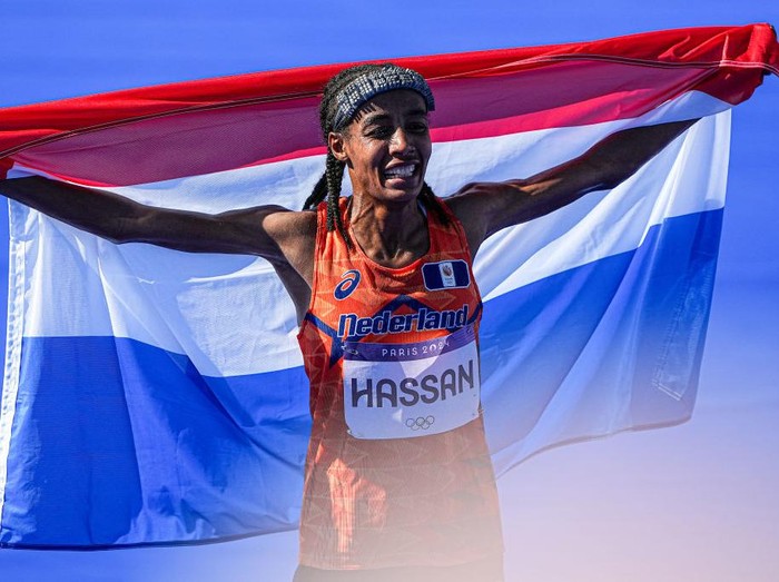 PARIS, FRANCE - AUGUST 11: Athletes compete during the Women's Marathon on day sixteen of the Olympic Games Paris 2024 at Esplanade Des Invalides on August 11, 2024 in Paris, France. (Photo by Christian Petersen/Getty Images)