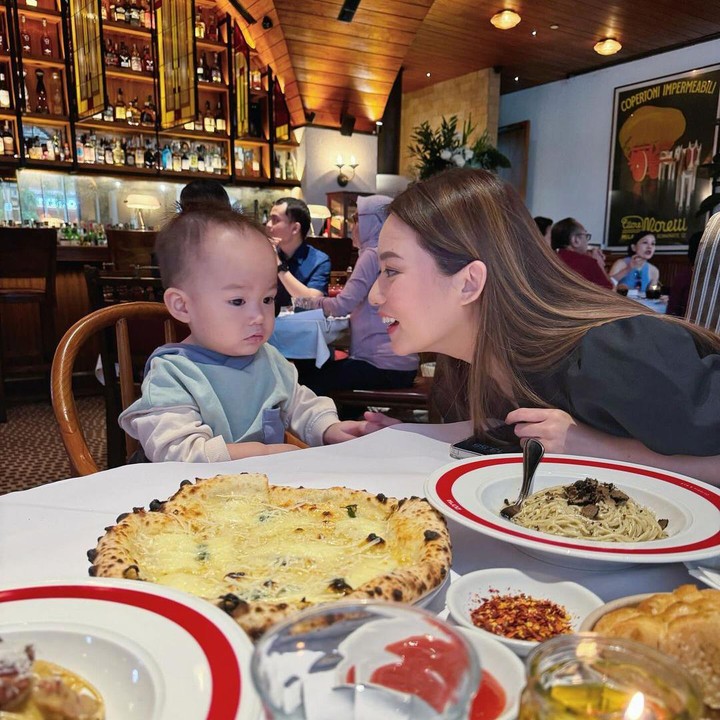 <p>Stella sendiri kerap mengunggah momen kebersamaannya bersama Avery pada laman Instagram. Terlihat pula Stella sering momong dan membawa Avery ke berbagai kegiatan. (Foto: Instagram: @stellacor)</p>