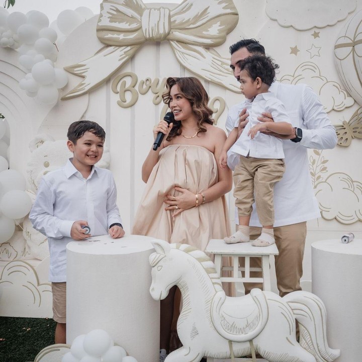 <p>Artis cantik Jessica Iskandar menikah dengan Vincent Verhaag pada tahun 2021, Bunda. Pernikahan keduanya pun semakin bahagia dengan kehadiran Si Kecil Don Verhaag yang lahir pada tahun 2022. (Foto: Instagram: @inijedar)</p>