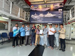 Bakamla Serahkan Delapan Nelayan Sempat Ditahan di Malaysia ke Pemkab Natuna