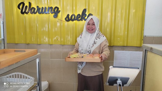 Warung Soeka yang awal dirintis Fitra menggunakan sistem pre-order sukses menjadi toko roti favorit di Sumenep berkat bantuan KUR dari BRI.
