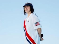 Di Panggung Konser, Billie Eilish Ajak Penontonnya Pilih Kamala Harris