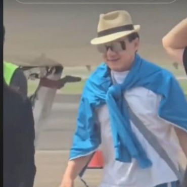 Momen Jackie Chan ke Jakarta, Naik Jet Pribadi hingga Tolak Dipayungi