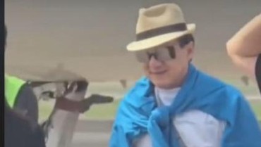 Momen Jackie Chan ke Jakarta, Naik Jet Pribadi hingga Tolak Dipayungi