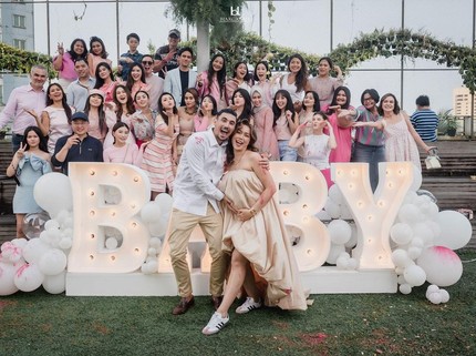 9 Potret Gender Reveal Kehamilan Ketiga Jessica Iskandar, Bahagia Bakal Sambut Bayi Perempuan