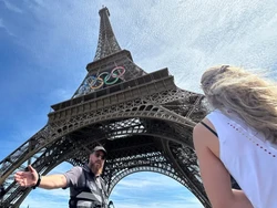 Pria Panjat Menara Eiffel, Ditangkap Polisi deh
