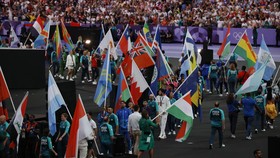 Rizki Juniansyah Pembawa Bendera Indonesia di Penutupan Olimpiade 2024