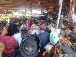 Jenazah Mantan Rektor Unud Prof Antara Dikremasi di Tabanan