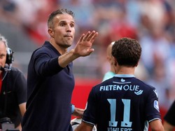 Coach Robin van Persie Kalah dalam Laga Debut