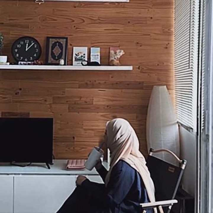 <p>Meski belum memperlihatkan isi apartemennya secara terang-terangan, Natasha kerap menampilkan setiap sudut rumahnya itu melalui unggahannya di akun Instagram pribadi. (Foto: Instagram@natasharizkynew)</p>
