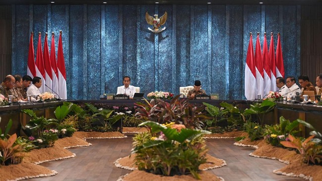 Presiden Joko Widodo berambisi transisi pemerintahan ke Presiden terpilih Prabowo Subianto melangkah efektif dan tak terkendala.