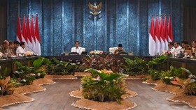 FOTO: Jokowi Pimpin Sidang Kabinet Perdana di IKN