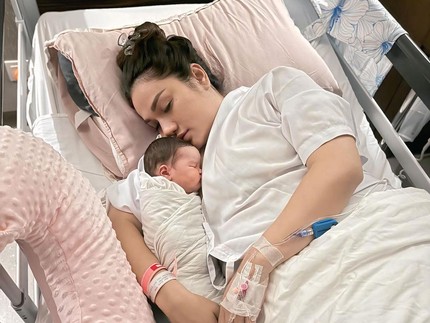 Tengku Dewi Putri Bersyukur ASI-nya Selalu Melimpah, Termasuk untuk Anak Kedua