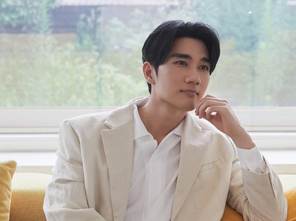 5 Potret Uhm Tae Goo, Aktor Korea Terpopuler yang Aslinya Introvert