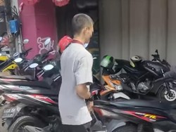 Viral Tunanetra Sulit Jalan gegara Trotoar Jaktim Jadi Parkiran-Lapak Jualan