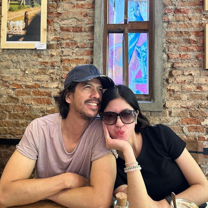 <p>Ariyo Wahab dikenal sebagai<em> family man</em>, yang dekat dengan ketiga putrinya. Di waktu luangnya, pria 50 tahun ini sering quality time bersama tiga anaknya, termasuk Kyra yang saat ini sudah beranjak dewasa. (Foto: Instagram@ariyowahab)</p>