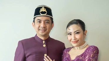 img-title Ayu Dewi Ogah Buka Isi Ponsel Suami Lagi karena Trauma