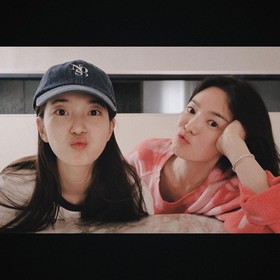 Interaksinya Bikin Gemas! Song Hye Kyo Kirim Food Truck untuk Dukung Project Baru Bae Suzy