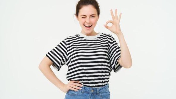 Ilustrasi perempuan dengan gestur 'OK'/Foto: Freepik/benzoix