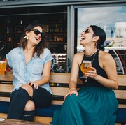 Bikin Suasana Asyik, 4 Zodiak Ini Paling Humoris di Antara Teman-Temannya!