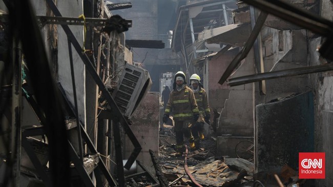 Insiden kebakaran menghanguskan pemukiman padat penduduk Jalan Remaja 5, Kelurahan Manggarai, Jakarta Selatan.