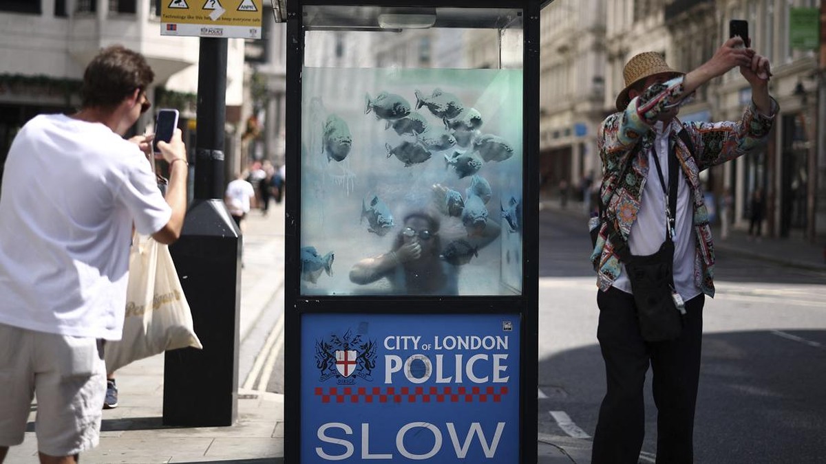 FOTO: Banksy 'Lepas Liar' Mural Binatang di London