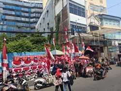 Omzet Penjual Bendera Merah Putih Pasar Asemka Turun, Ini Penyebabnya