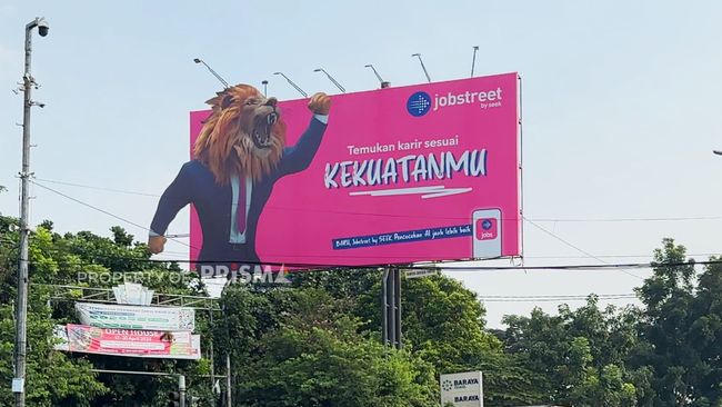 Prisma Advertising berperan dalam mengeksekusi desain-desain ini, memastikan bahwa konsep kreatif Jobstreet by SEEK dapat terwujud secara efektif di lapangan.