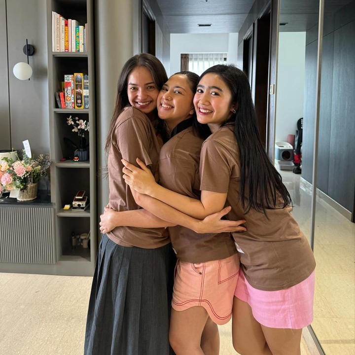 <p>Di acara itu, Enzy juga ditemani oleh kedua sahabat tercinta, yakni Jessica Mila dan Febby Rastanti. (Foto: Instagram @enzystoria)</p>