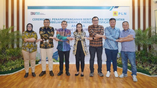 REC adalah inovasi produk hijau PLN untuk mengurangi emisi. REC juga dapat memudahkan pelanggan mendapatkan pengakuan atas penggunaan EBT secara internasional.