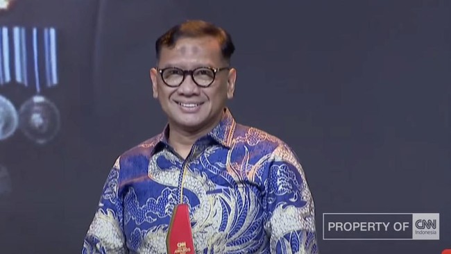 Kepala Kejaksaan Tinggi Jawa Tengah Ponco Hartanto meraih penghargaan Law Enforcement Excellence dalam aktivitas CNN Indonesia Awards.