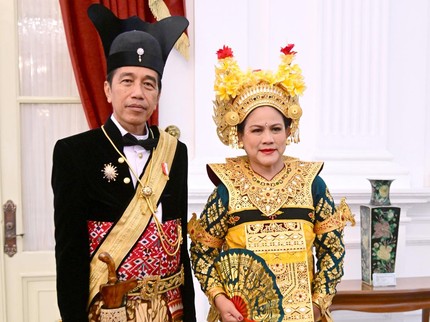 7 Potret Pakaian Adat Presiden dalam Upacara HUT RI dari Tahun ke Tahun