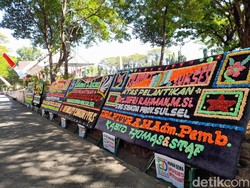 Jelang Pelantikan Sekda Sulsel, Kantor Gubernur Dipenuhi Karangan Bunga