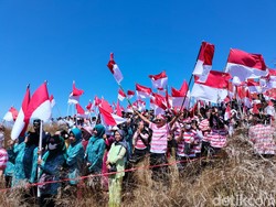 Ribuan Orang Merah Putihkan Kawah Wurung Bondowoso Jelang HUT Ke-79 RI