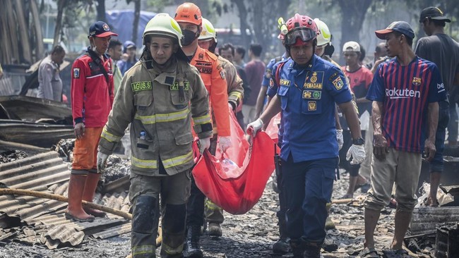 FOTO: Kebakaran di Penjaringan Jakut, Satu Warga Tewas