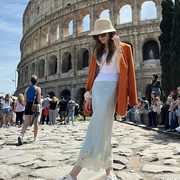 Get The Look: Outfit Musim Panas Kasual dari Lily Collins